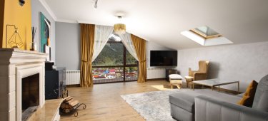DELUXE TWO-ROOM